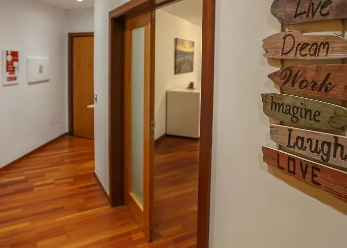 Aromas Flavors Tours Beach إسموريز